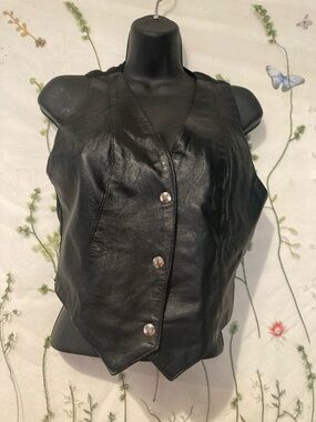 Wilsons Leather Black Leather Sleeveless Snap-Front Vest